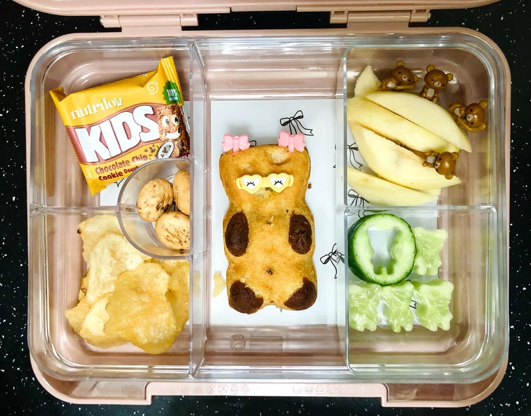 Nutrilov Kids bar packed in a school lunchbox with fruit and snacks